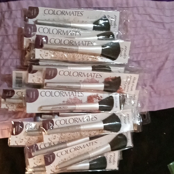 Multiple or single makeup brushes - Picture 4 of 4